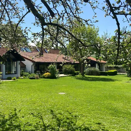 Un Matin De Mai Bed & Breakfast *