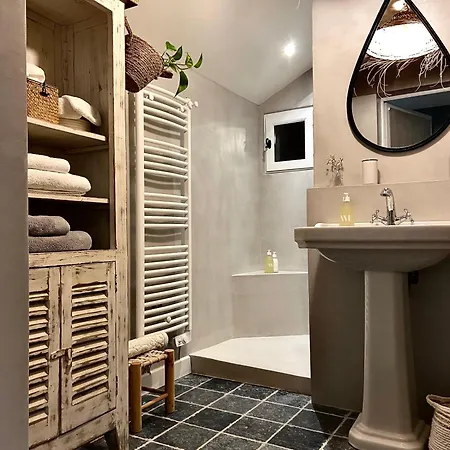 Un Matin De Mai Bed & Breakfast 3*